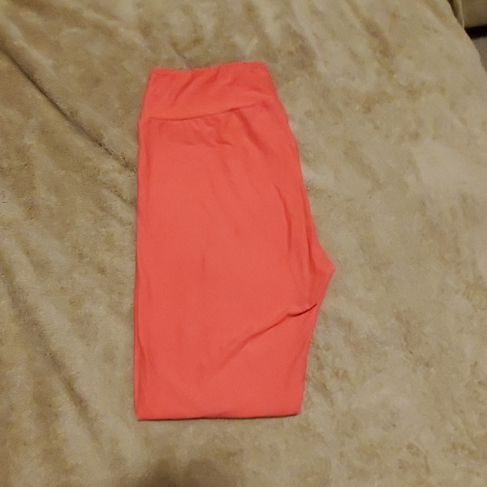 LuLaRoe coral colored leggings
